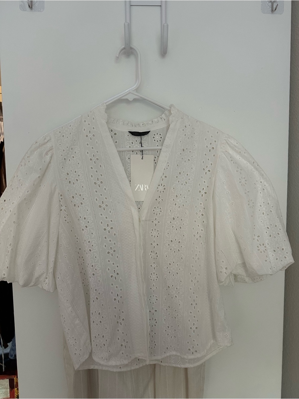 ZARA White Eyelet Puff Sleeve V-Neck Blouse